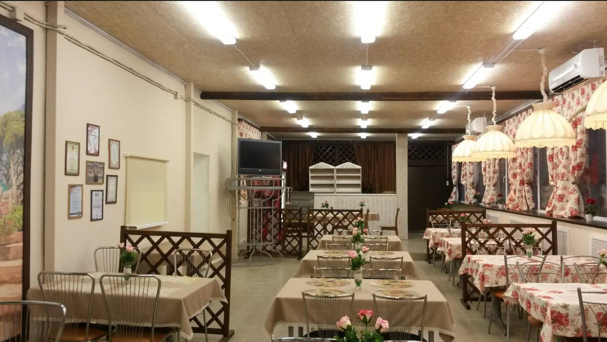 Банкетный зал — Поешь-ка на Докучаева