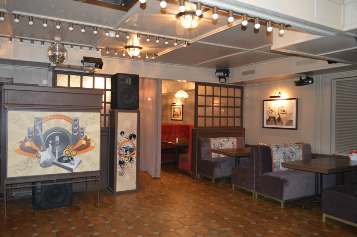 Основной зал — Ретрокафе Дежавю