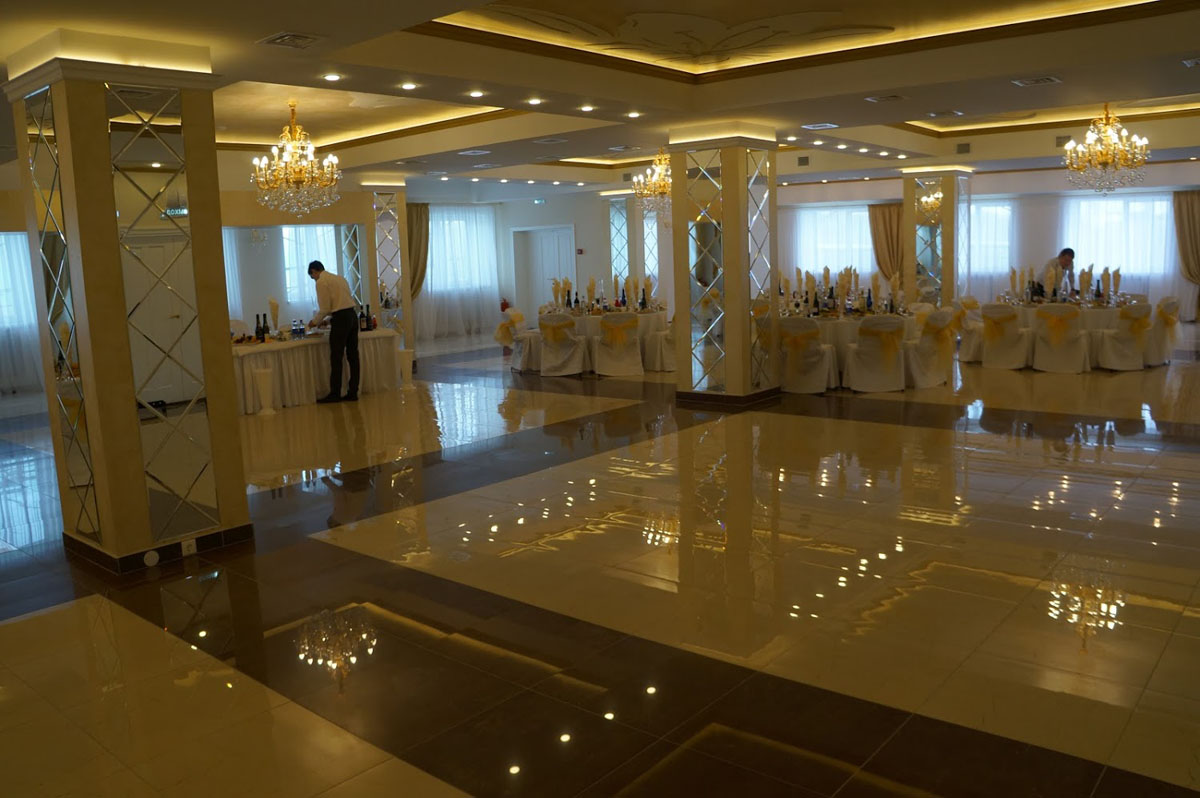 Банкетный зал — Джулия