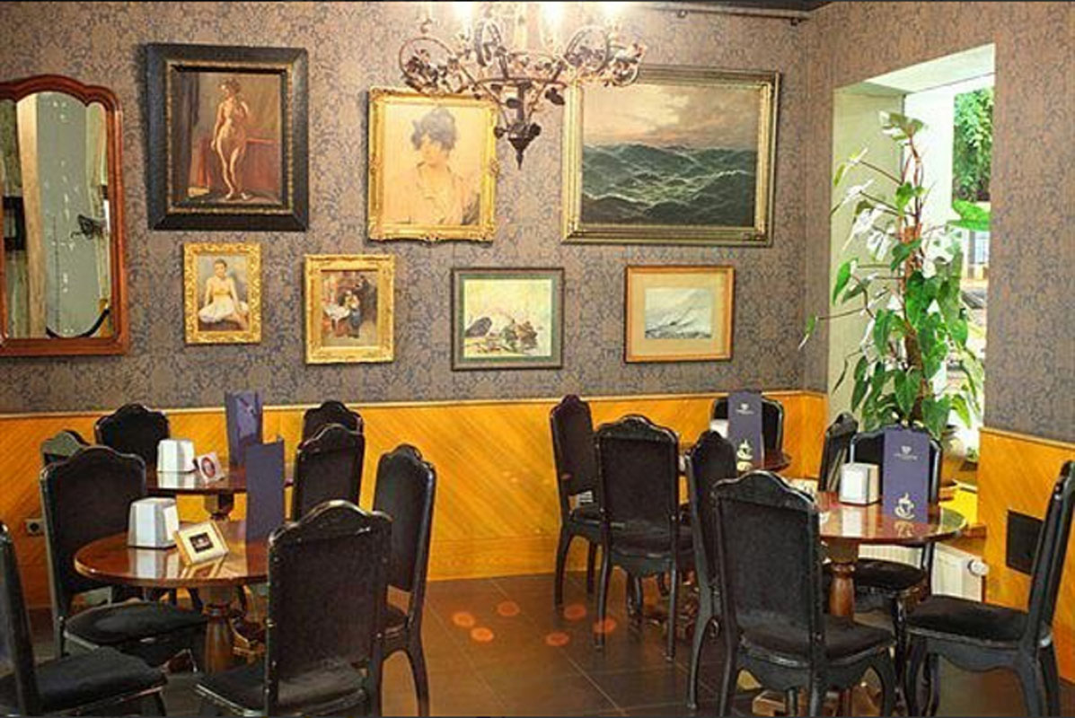 Основной зал — Заря