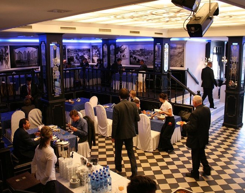 Основной зал — Элефант