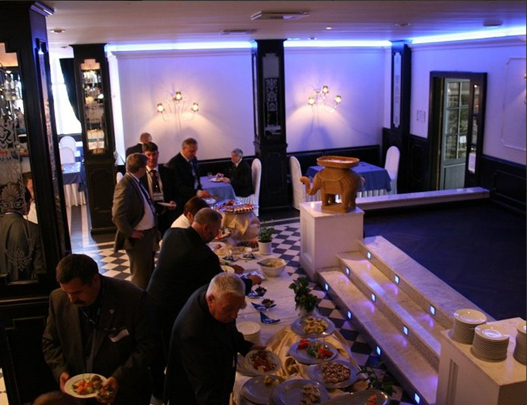 Основной зал — Элефант