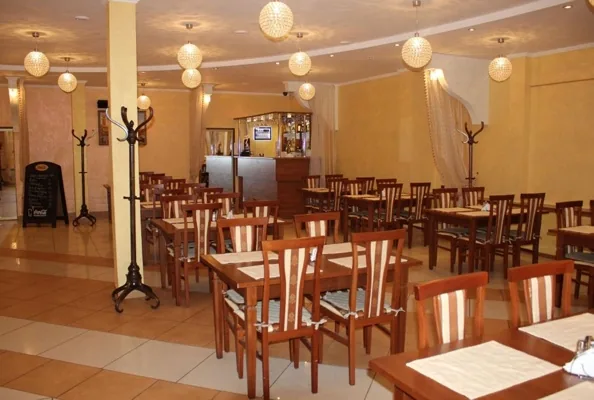 Основной зал