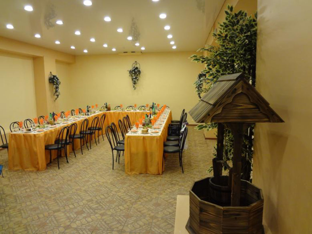 Основной зал — Дарина