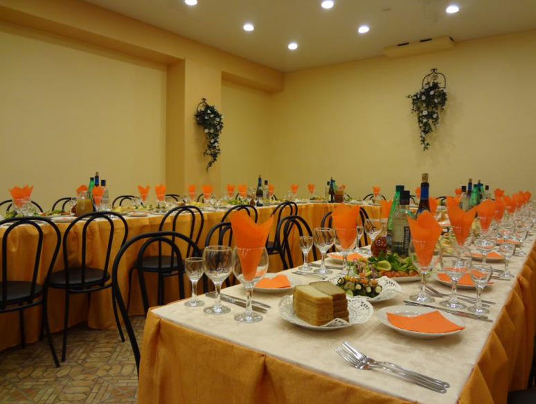 Основной зал — Дарина