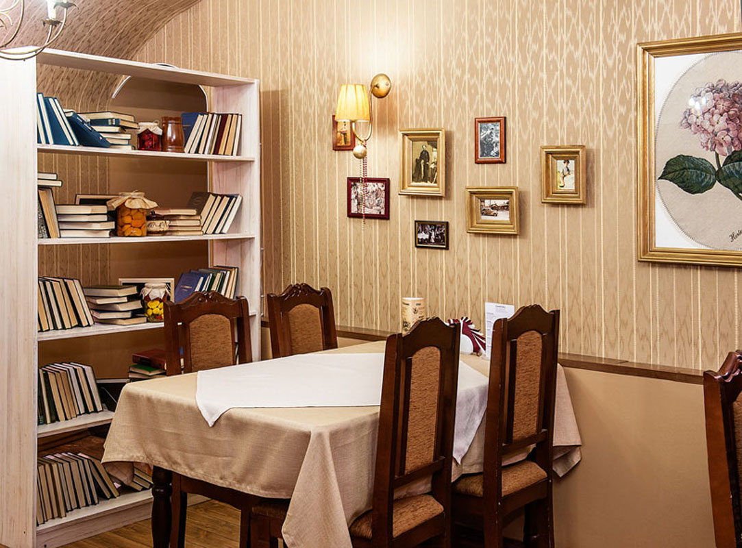 Основной зал — История