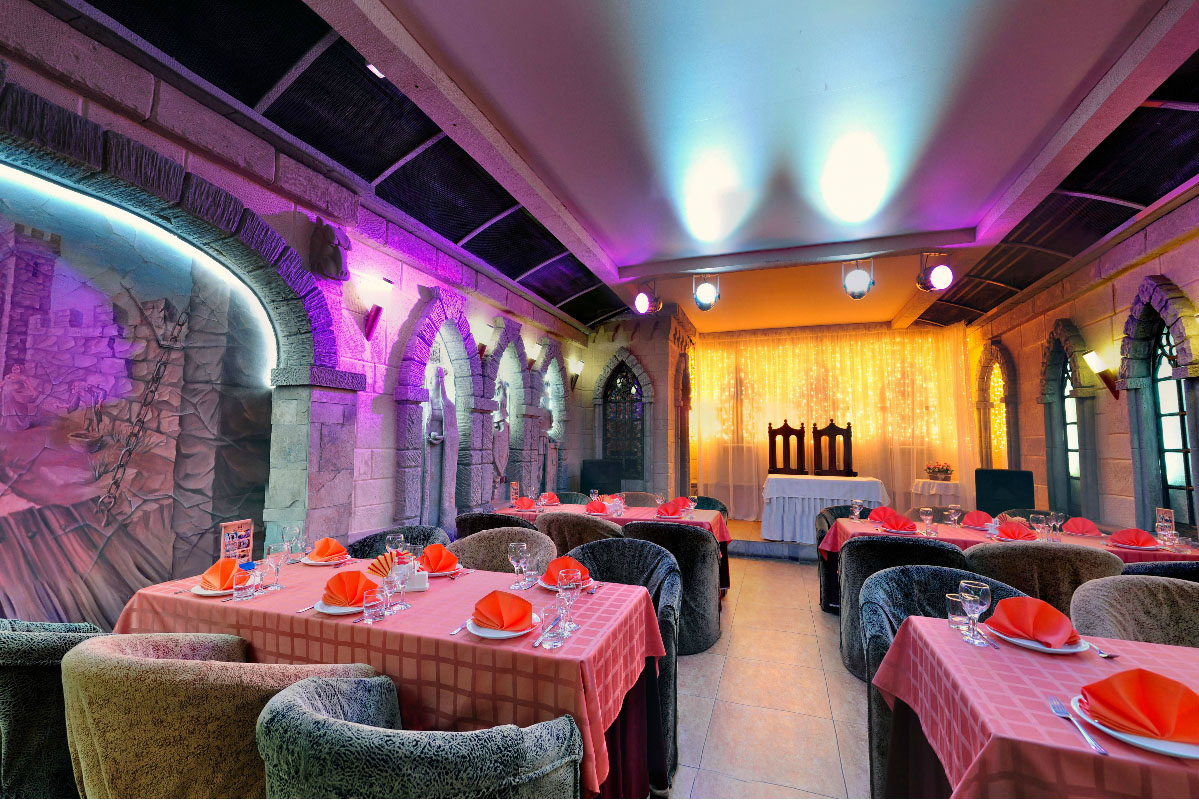 Рыцарский зал — Замок в долине