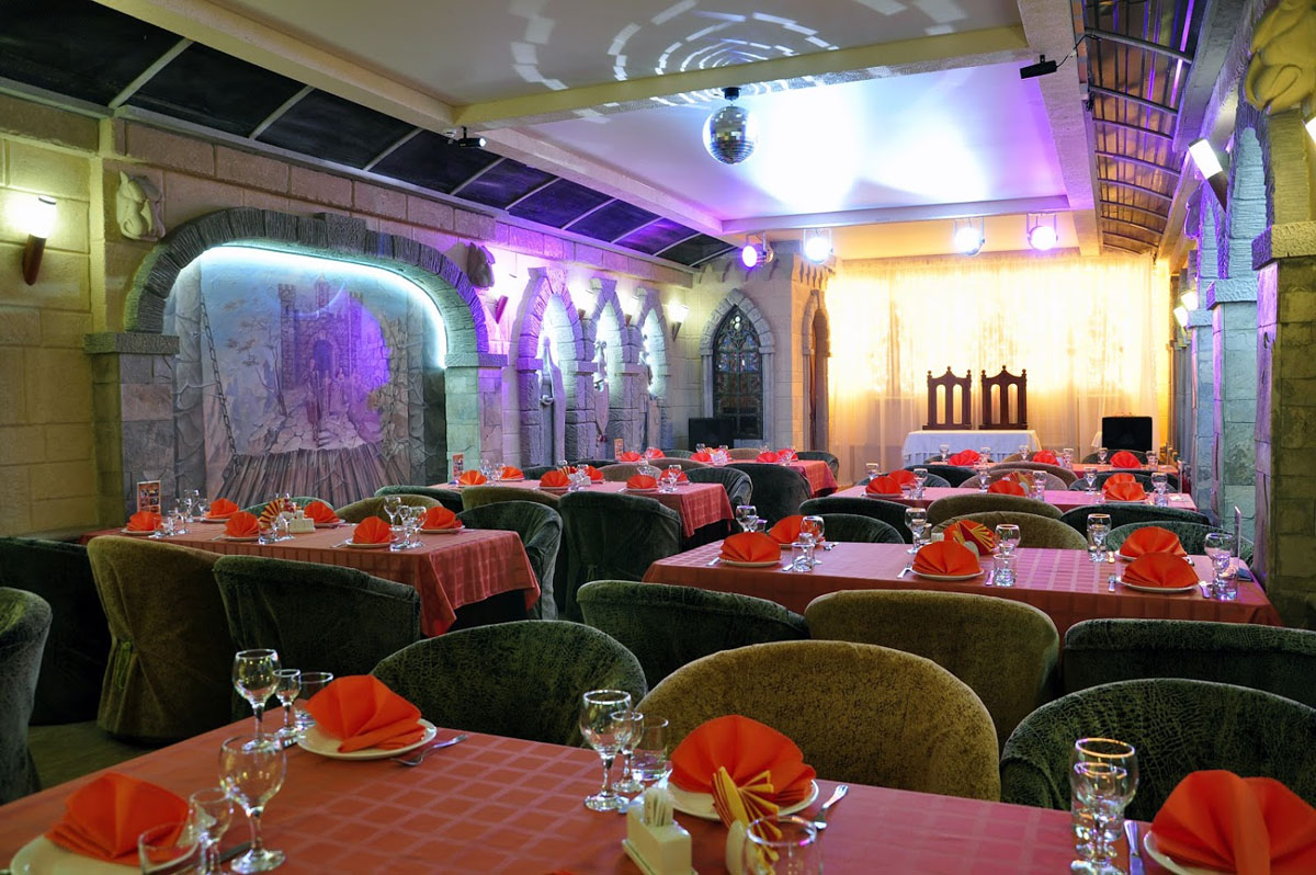 Рыцарский зал — Замок в долине