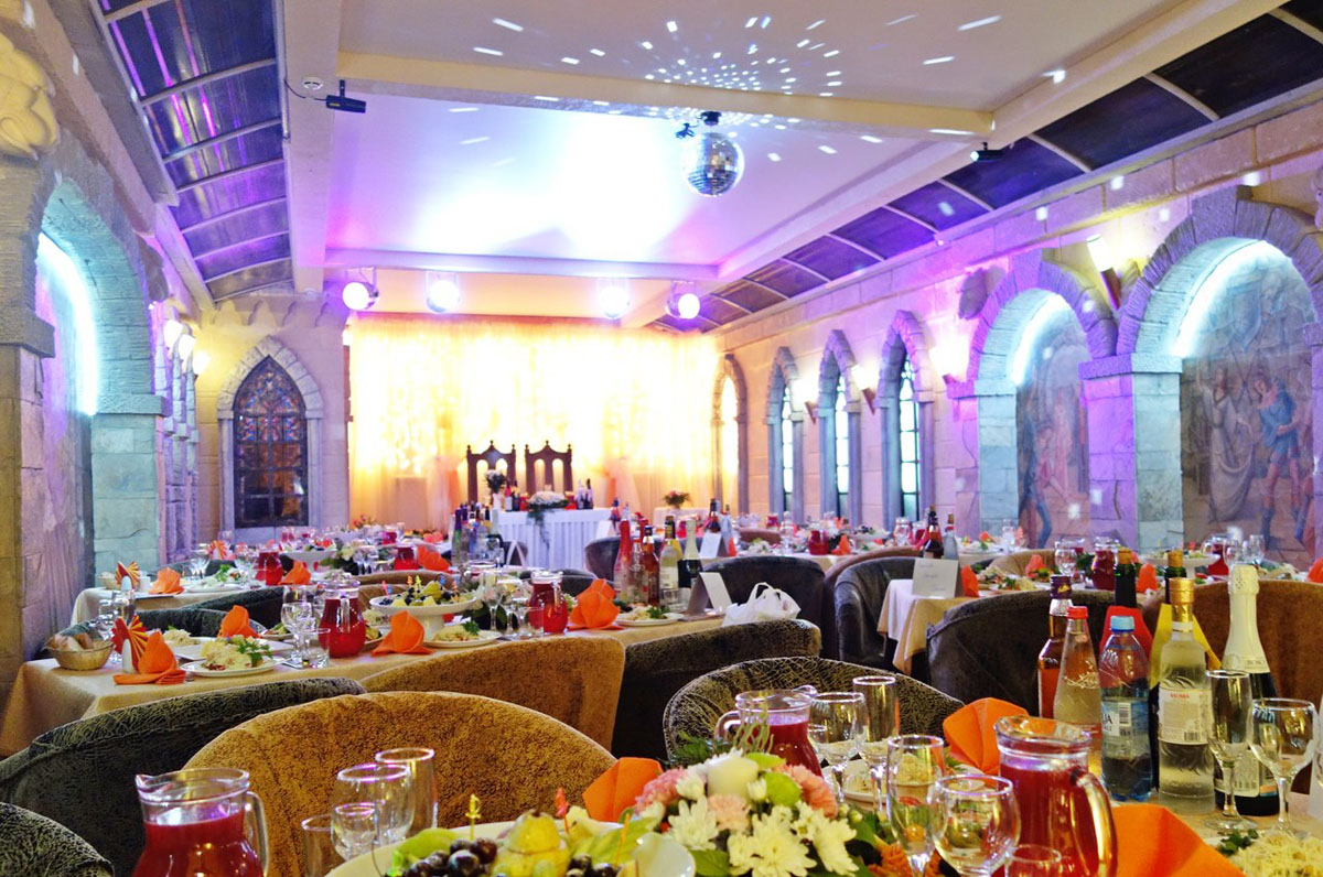 Рыцарский зал — Замок в долине