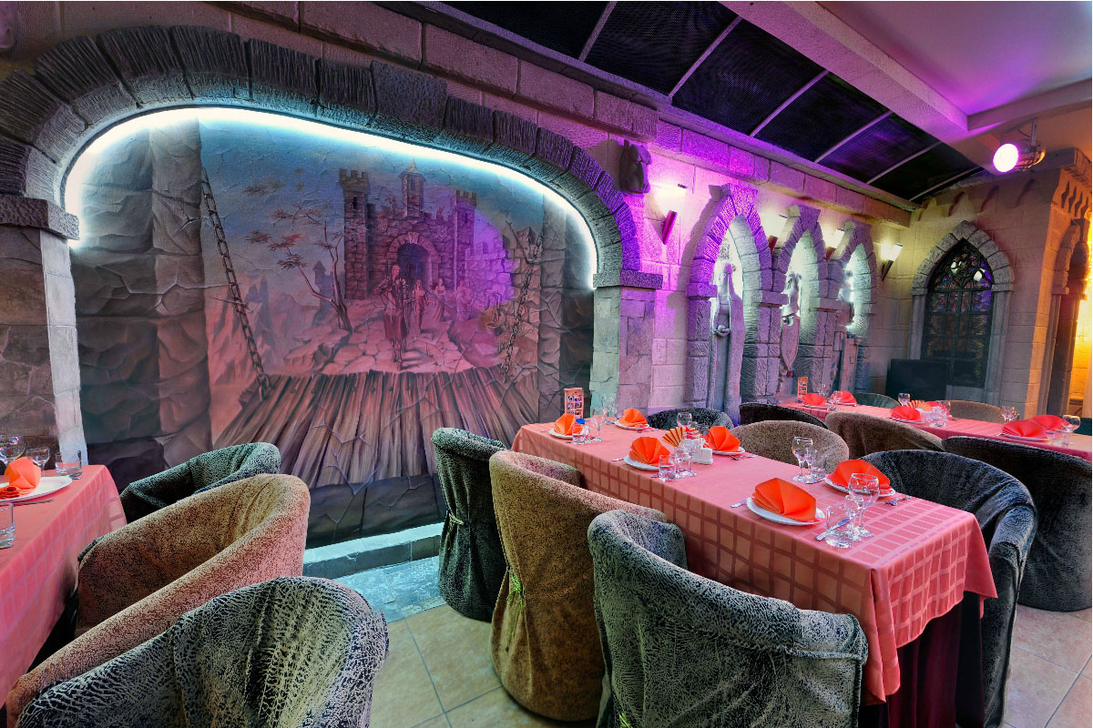 Рыцарский зал — Замок в долине