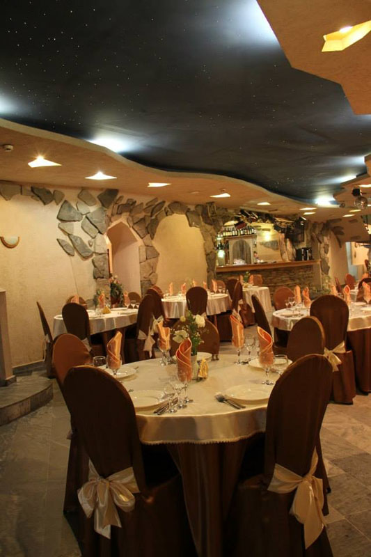 Основной зал — Микос