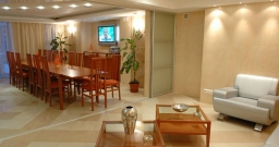 Основной зал