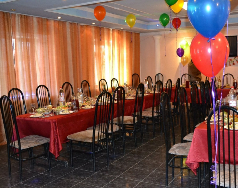 Основной зал — Микис