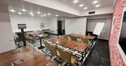 Малевич — интерьер зала