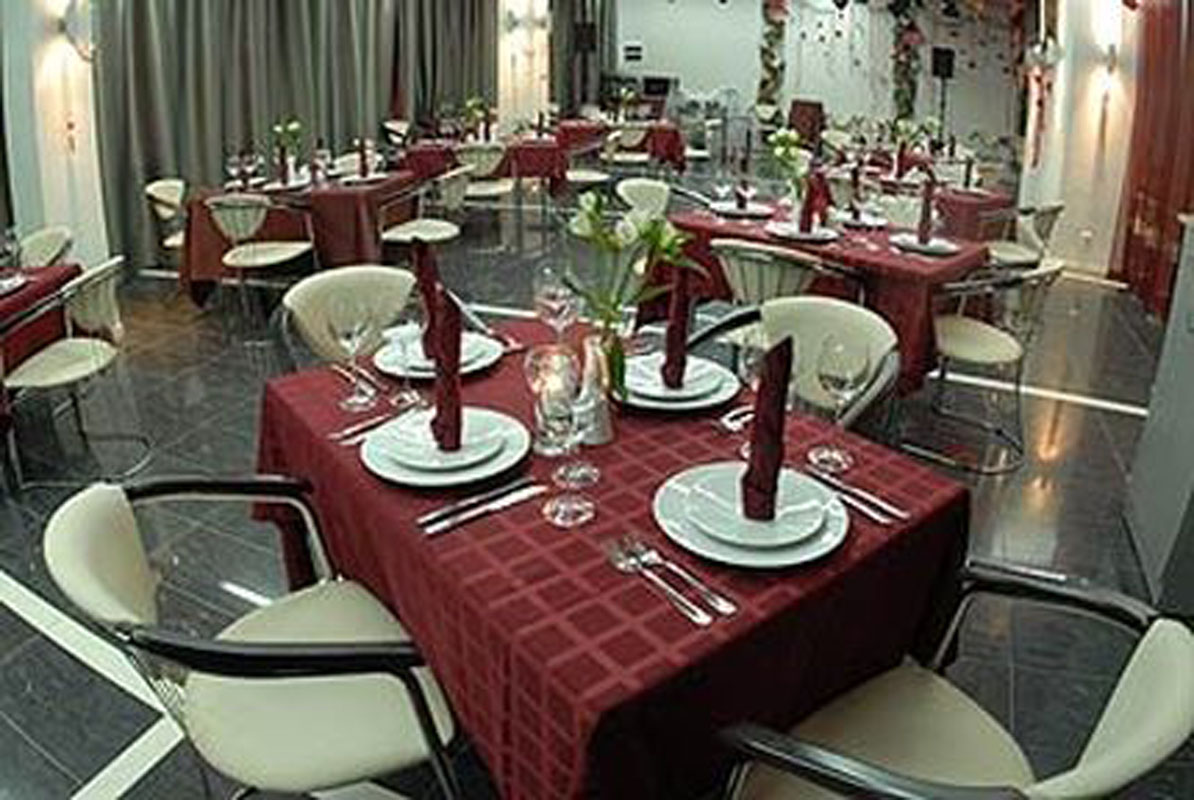 Основной зал — Клен