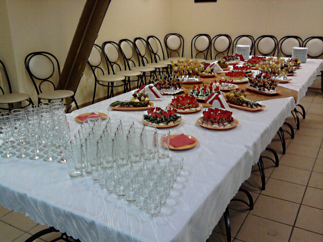 Зал на 20 человек — Поешь-ка на Космонавтов