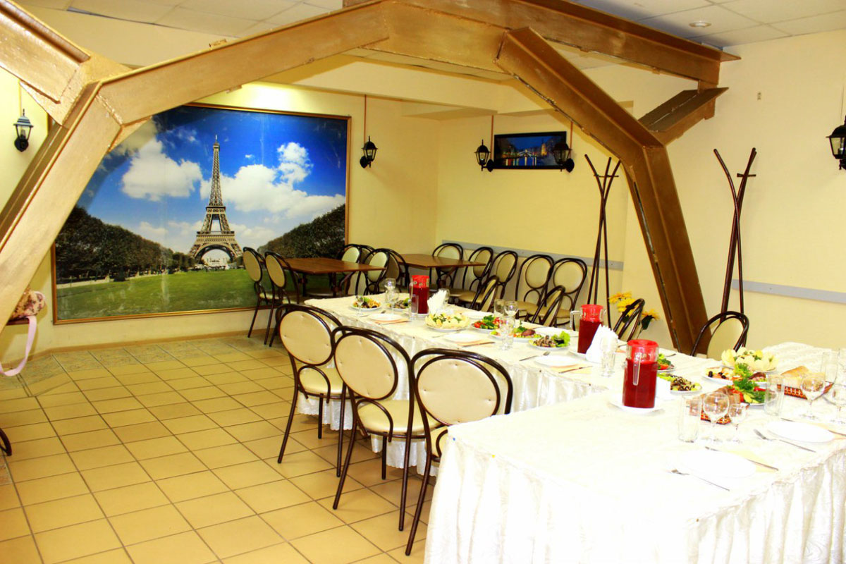 Зал на 20 человек — Поешь-ка на Космонавтов