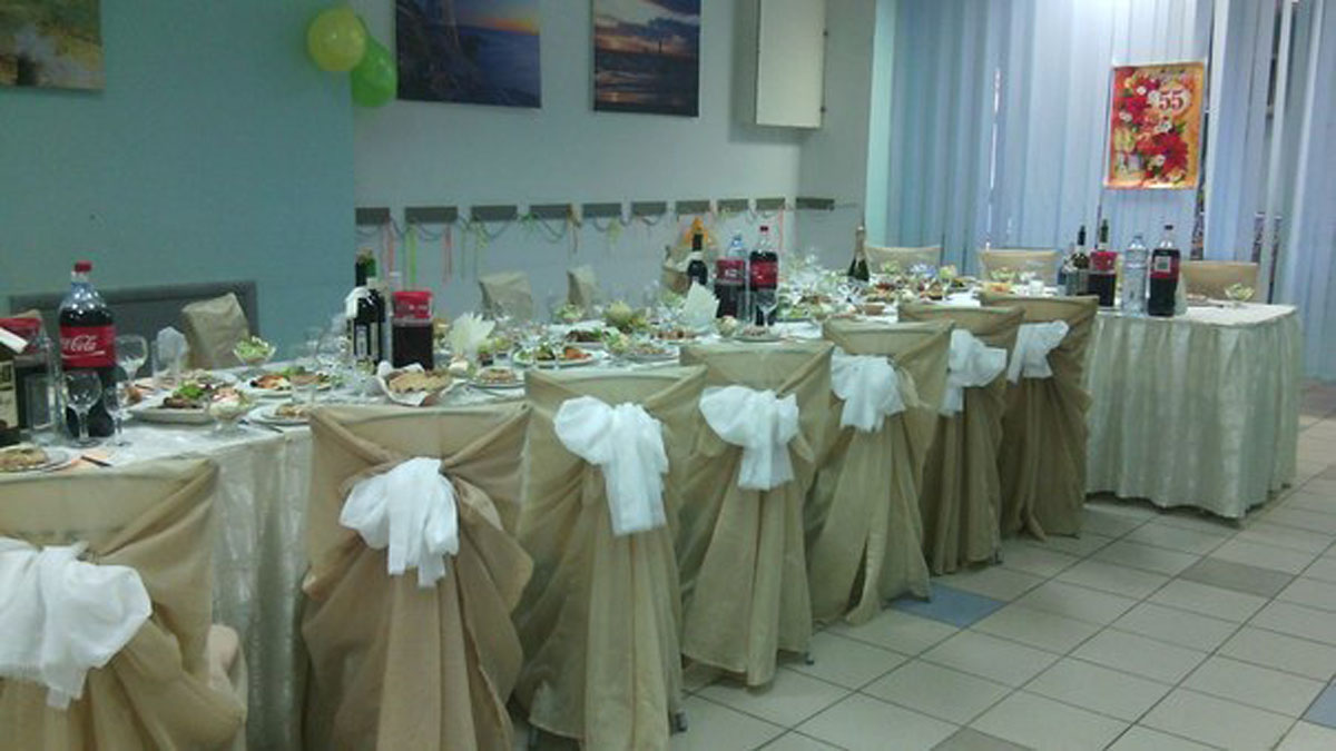 Зал на 80 человек — Поешь-ка на Космонавтов