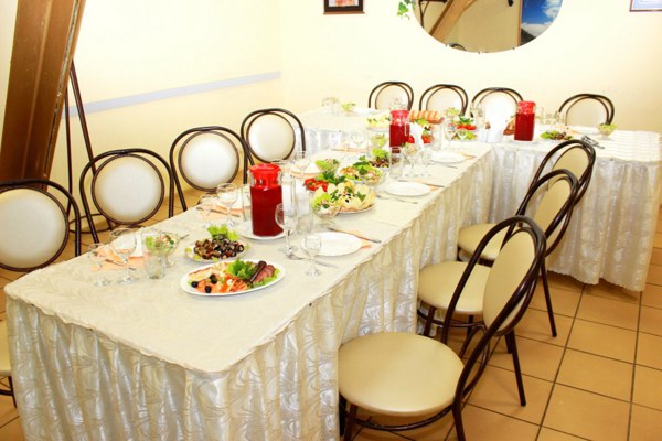 Логотип Поешь-ка на Космонавтов