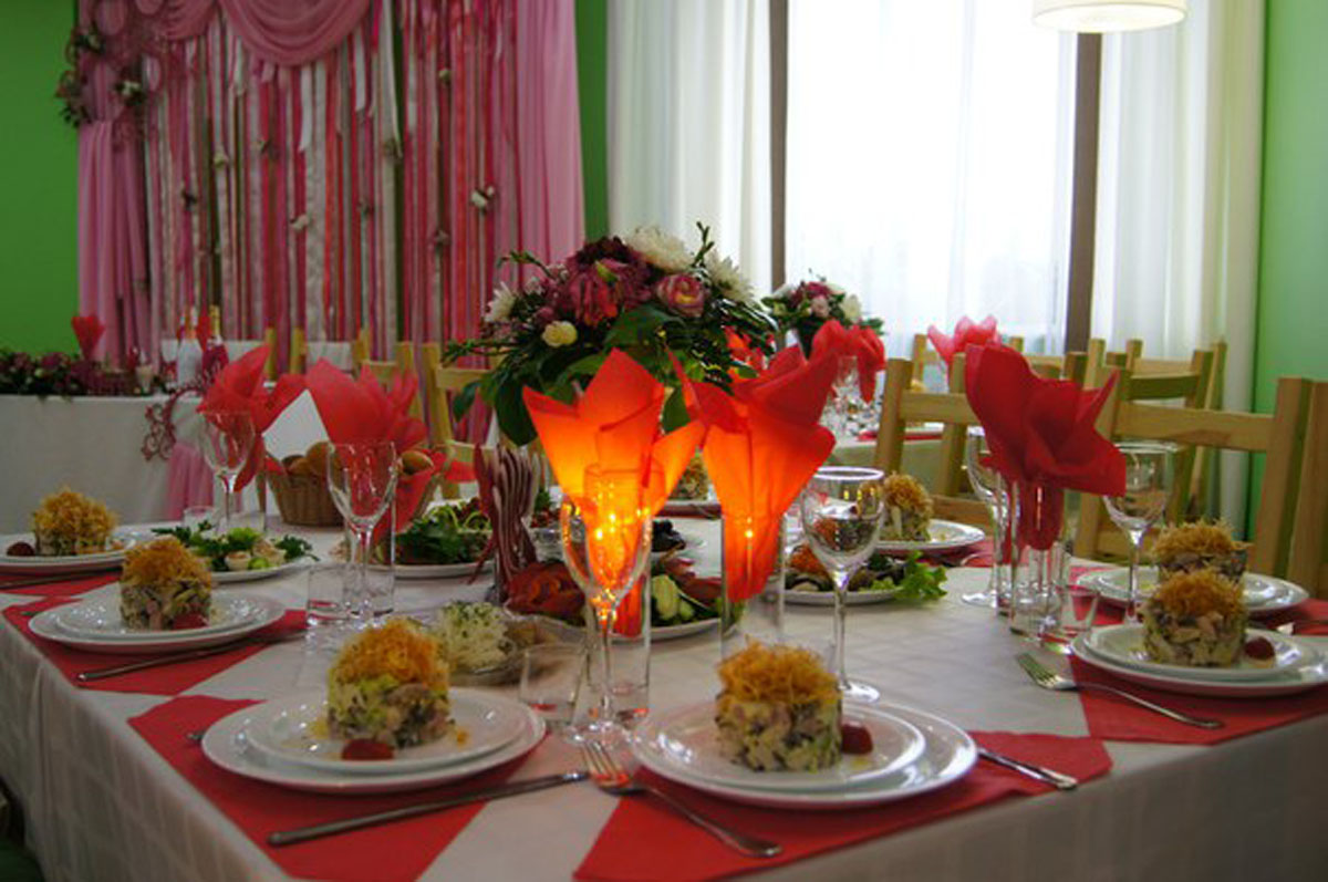 Основной зал — Хорошо едим