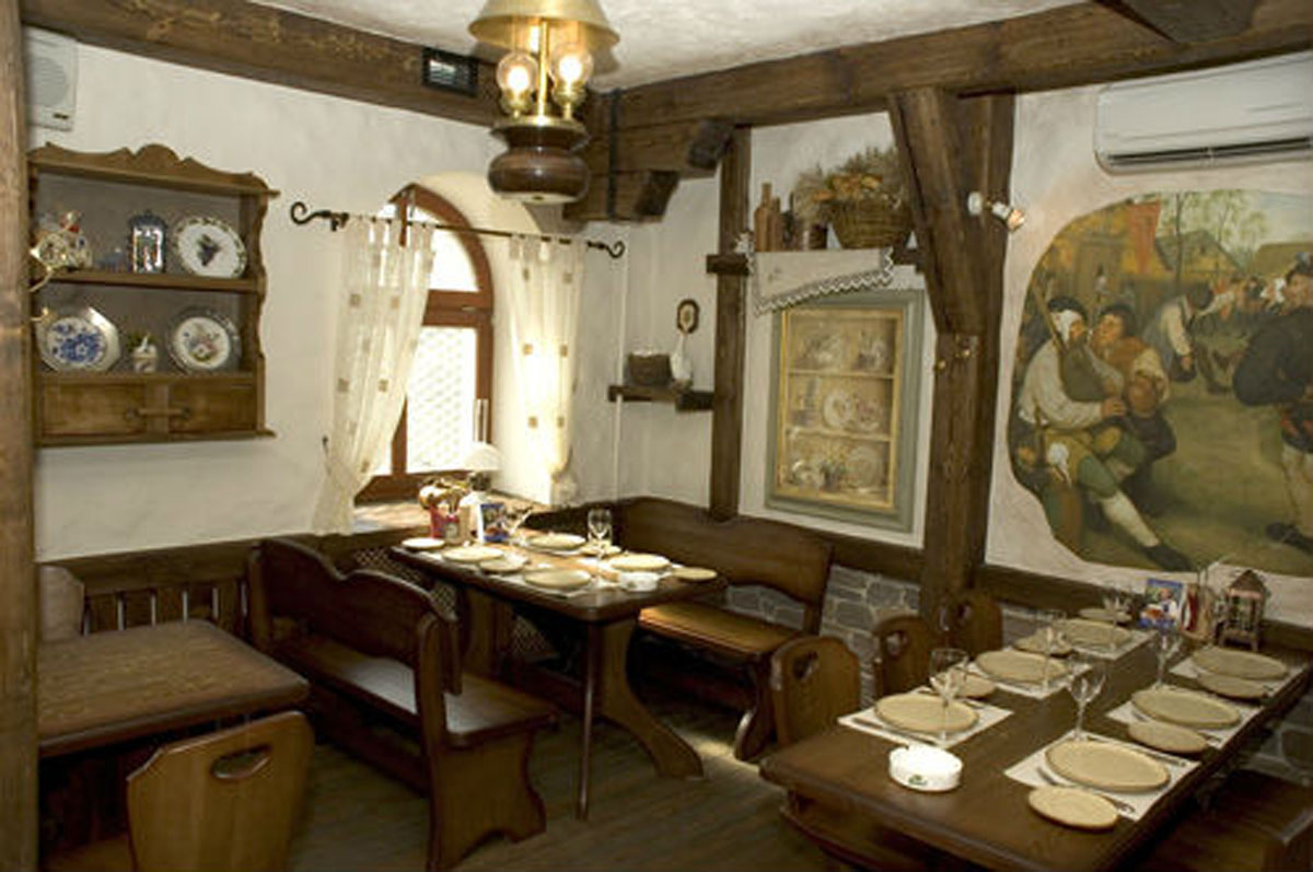 Основной зал — Немецкий ресторан Августин