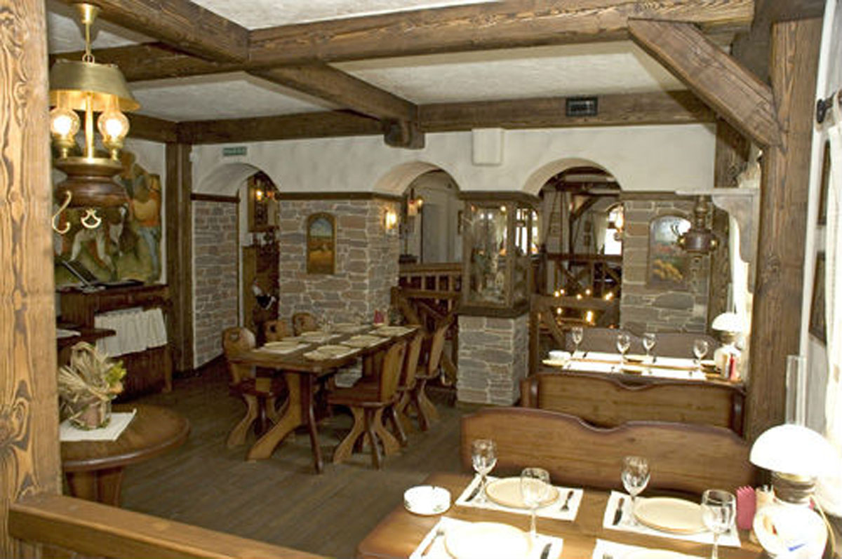 Основной зал — Немецкий ресторан Августин