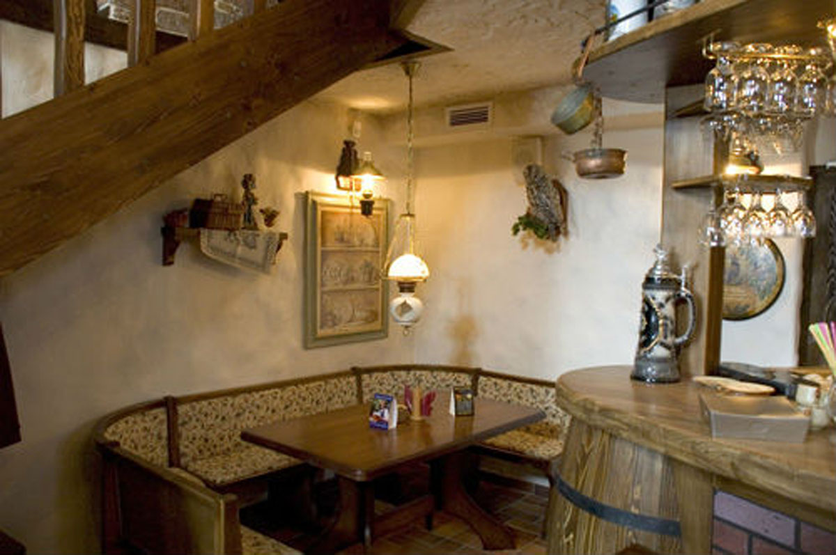 Основной зал — Немецкий ресторан Августин