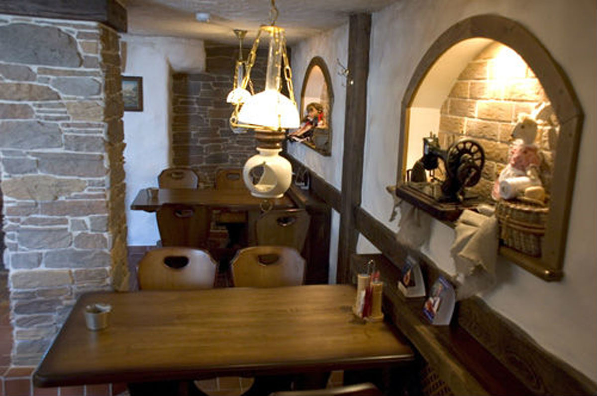 Основной зал — Немецкий ресторан Августин