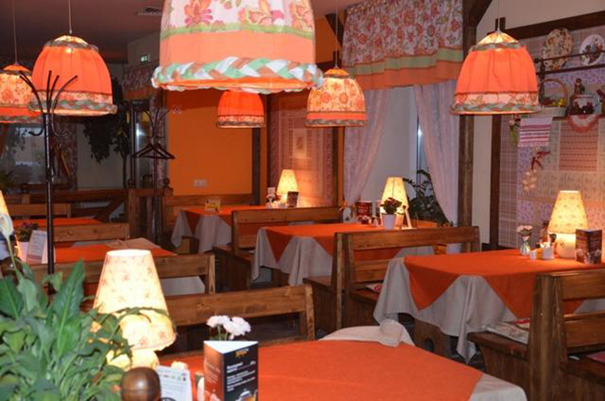 Основной зал — Хуторок на Куйбышева