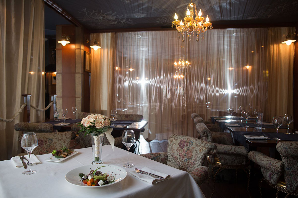 Основной зал — Ресторан Fort Grand