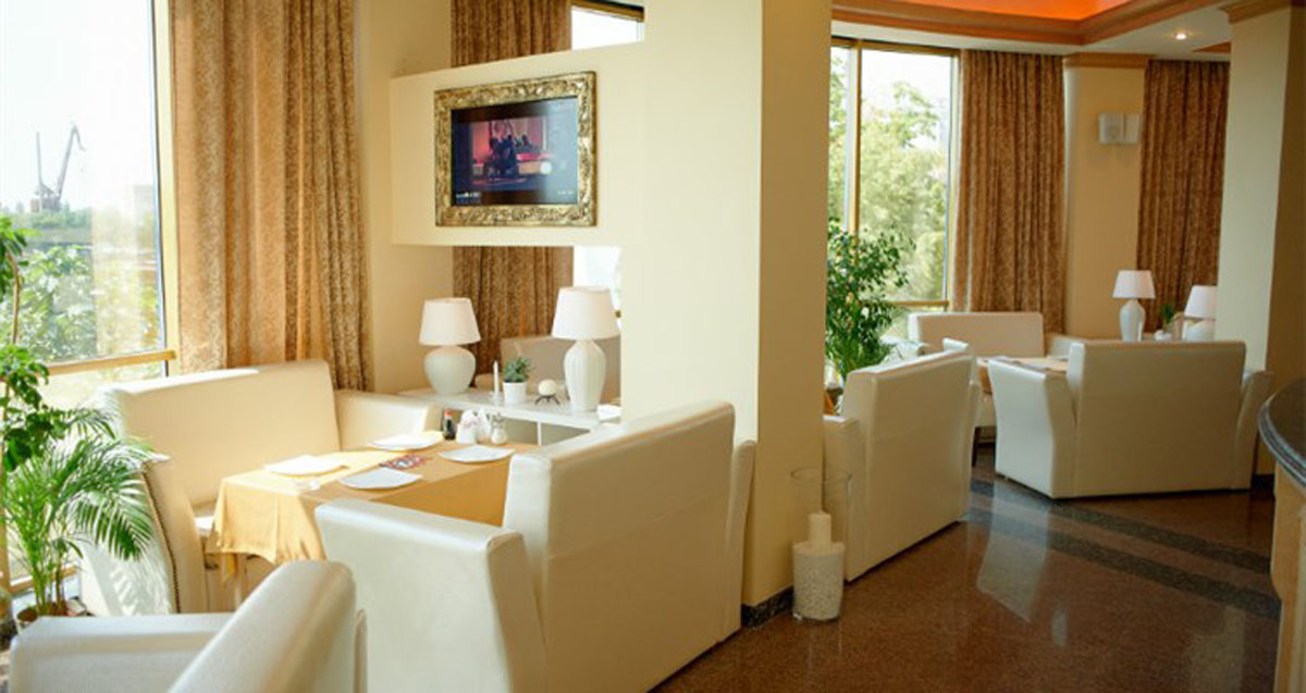 Основной зал — Кафе Маяк