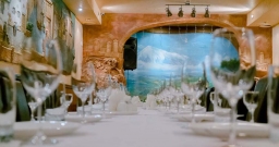 Основной зал — интерьер зала