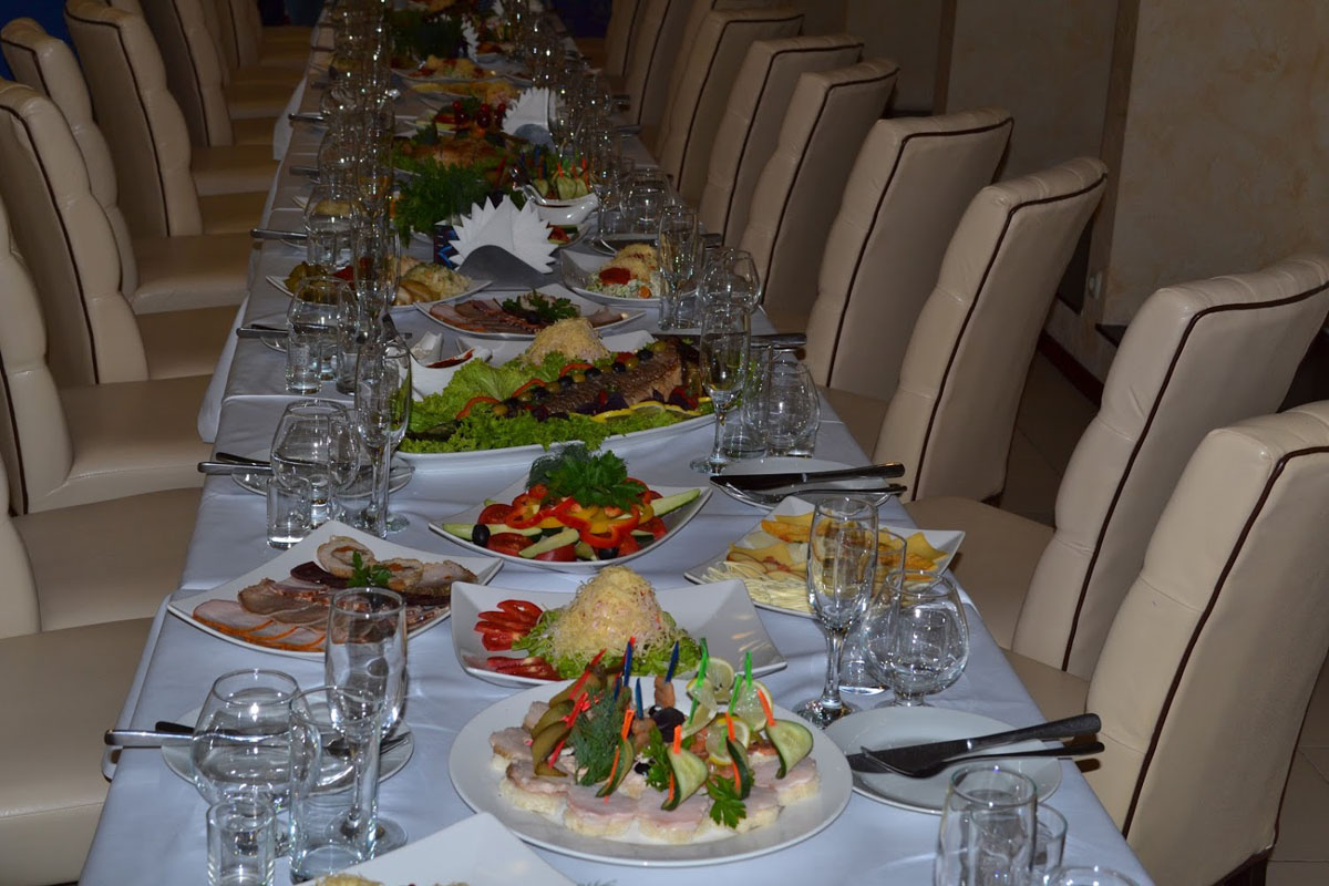 Основной зал — Кафе-бар Ёлка