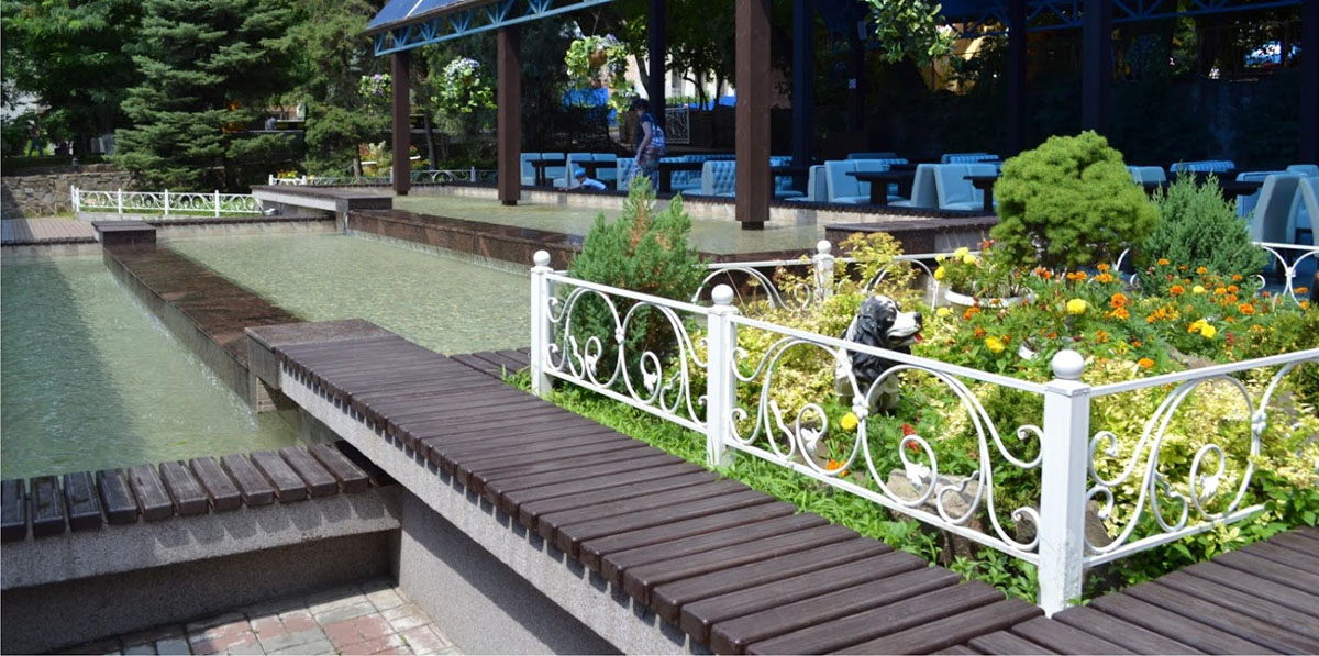 Основной зал — Кафе-бар Ёлка