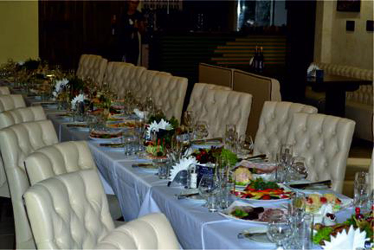 Основной зал — Кафе-бар Ёлка