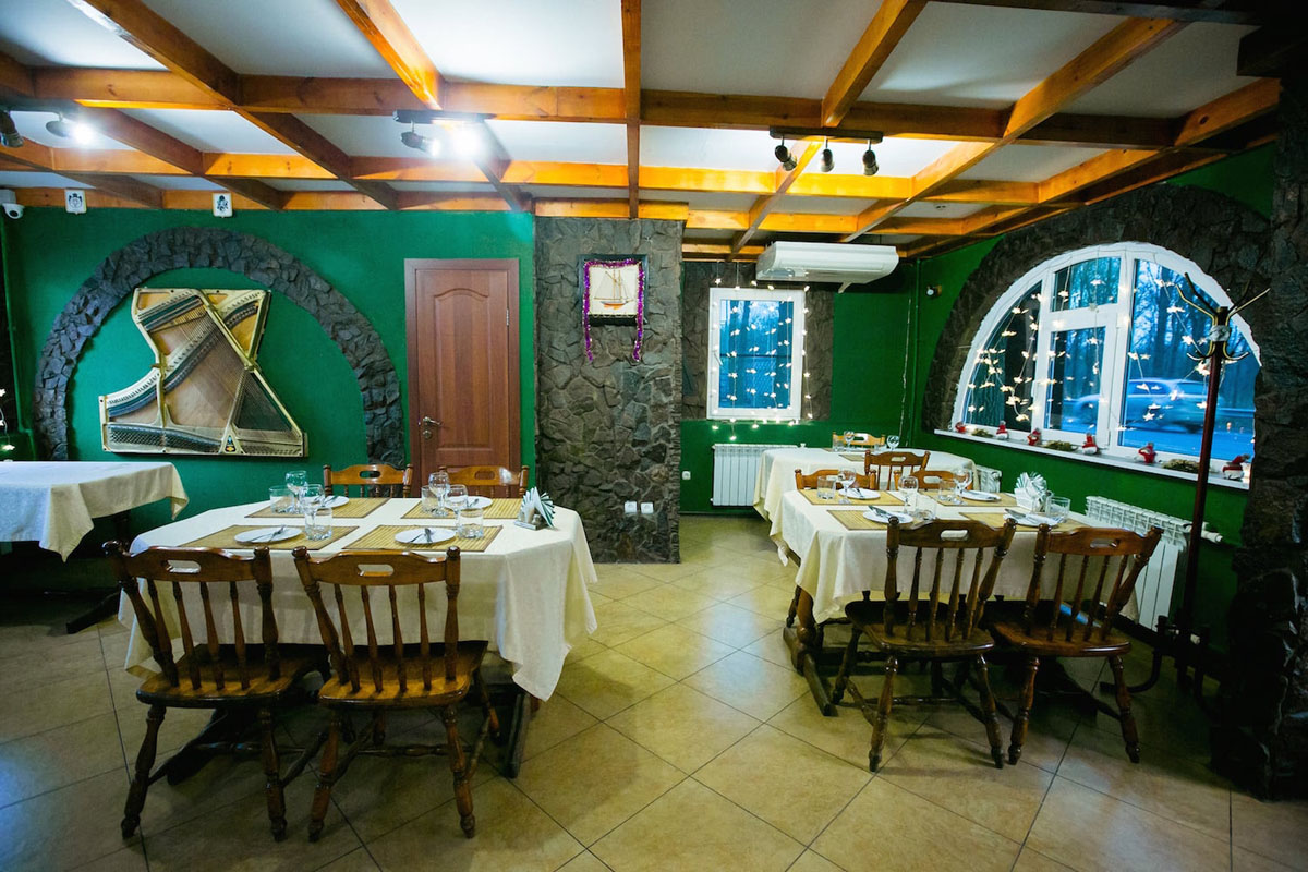 Основной зал — Бригантина