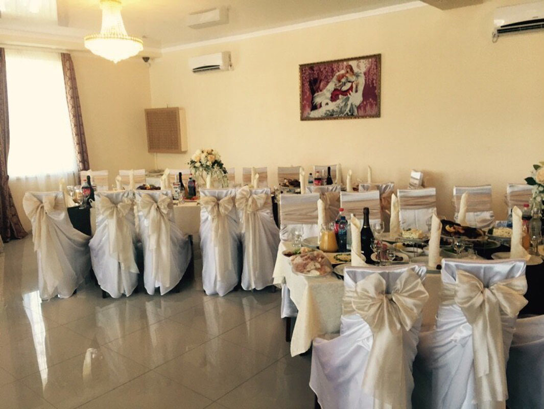 Зал на 100 человек — Дилиф