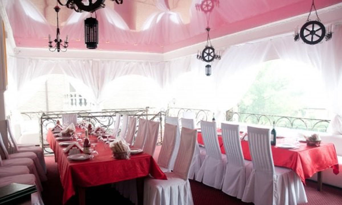 Летняя площадка — Ресторан Цезарь Royal palace