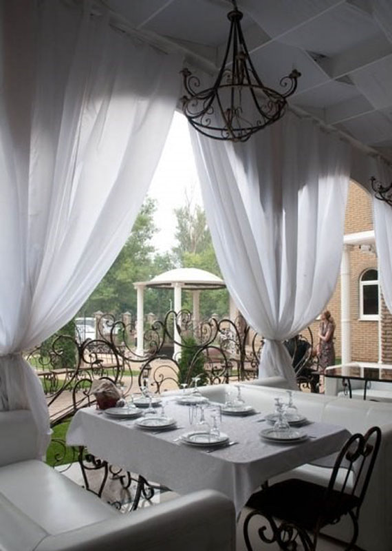 Летняя площадка — Ресторан Цезарь Royal palace