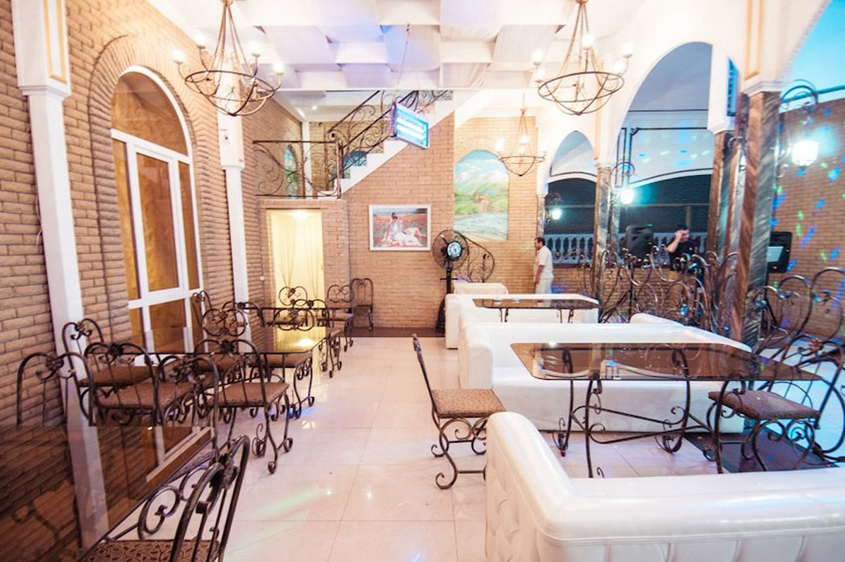 Летняя площадка — Ресторан Цезарь Royal palace