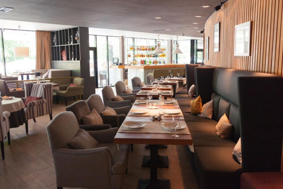 Основной зал — Pool Cafe St.Tropez