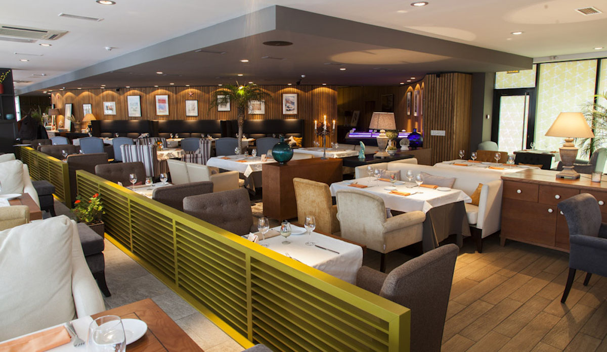 Основной зал — Pool Cafe St.Tropez