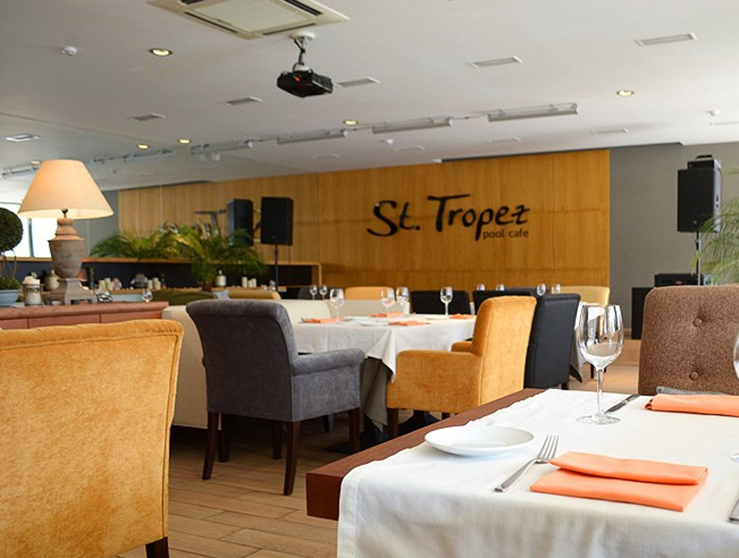 Основной зал — Pool Cafe St.Tropez