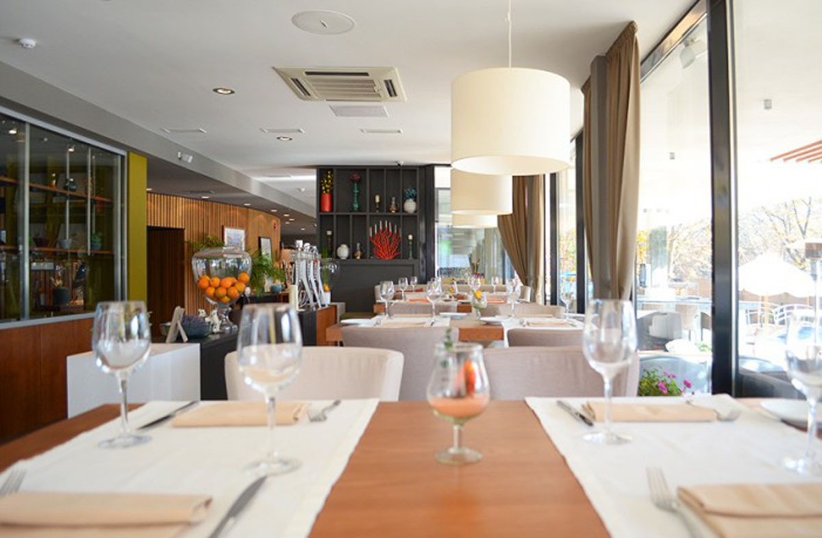 Основной зал — Pool Cafe St.Tropez