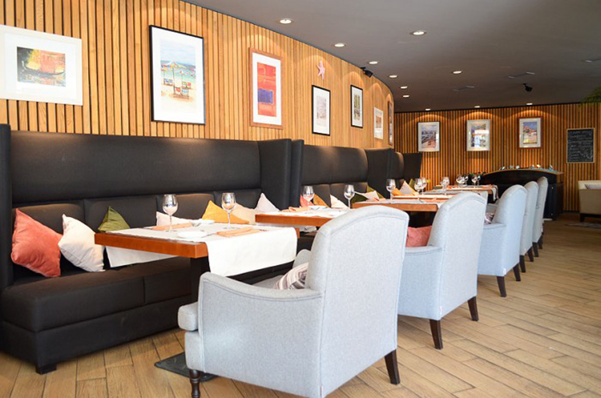 Основной зал — Pool Cafe St.Tropez