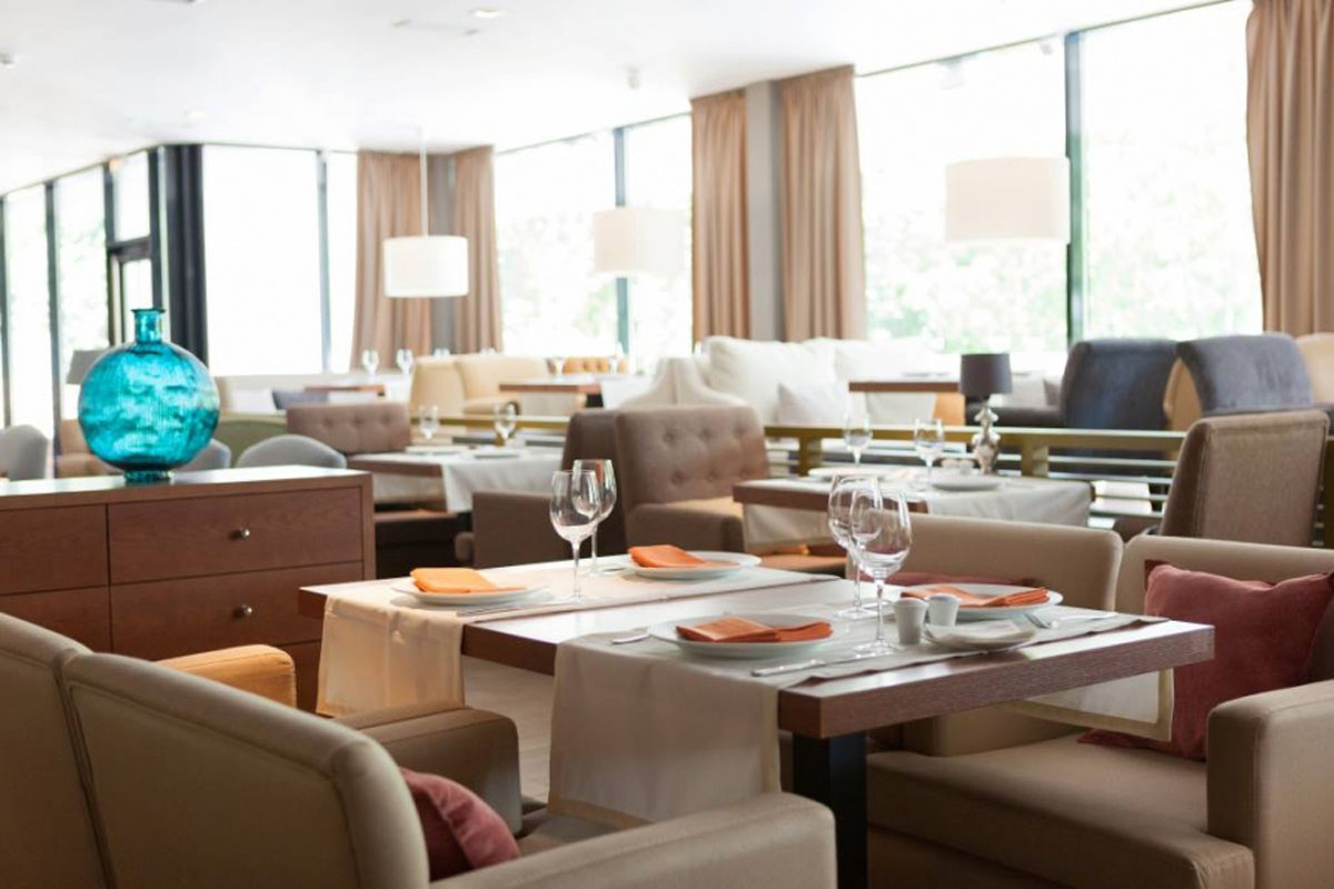 Основной зал — Pool Cafe St.Tropez