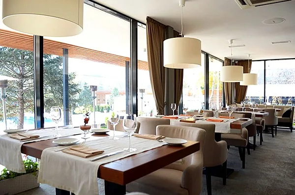 Pool Cafe St.Tropez, Основной зал — фото