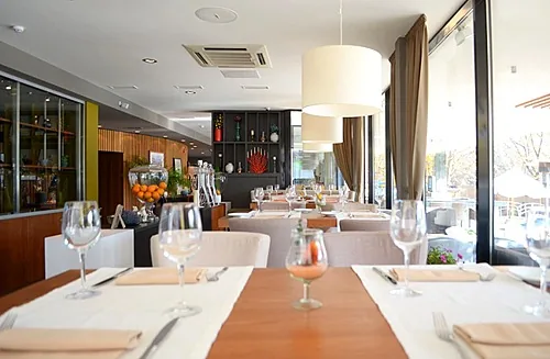 Основной зал — Pool Cafe St.Tropez