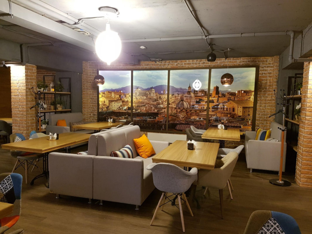 Основной зал — Римская кофейня