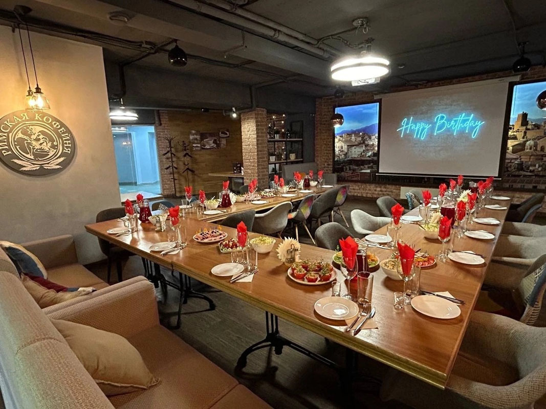 Основной зал — Римская кофейня